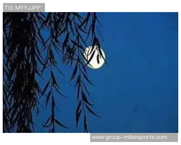 李梦分享中秋团圆美照祝福大家共度佳节快乐时光